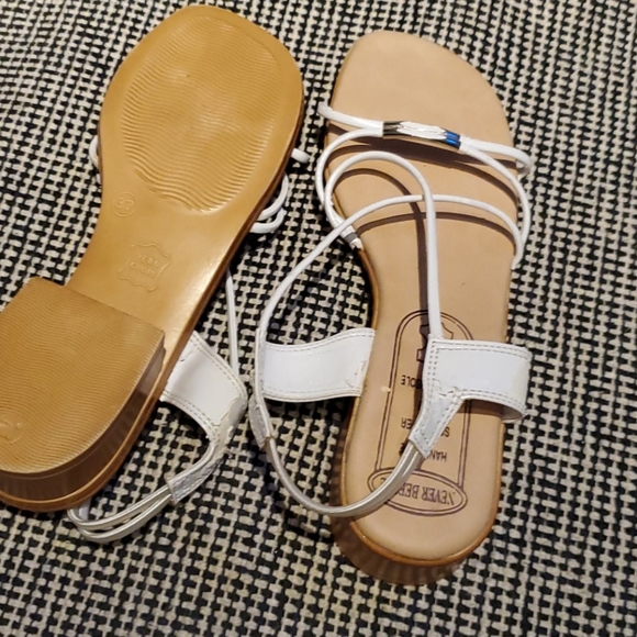 White strappy sandals - Picture 3 of 4